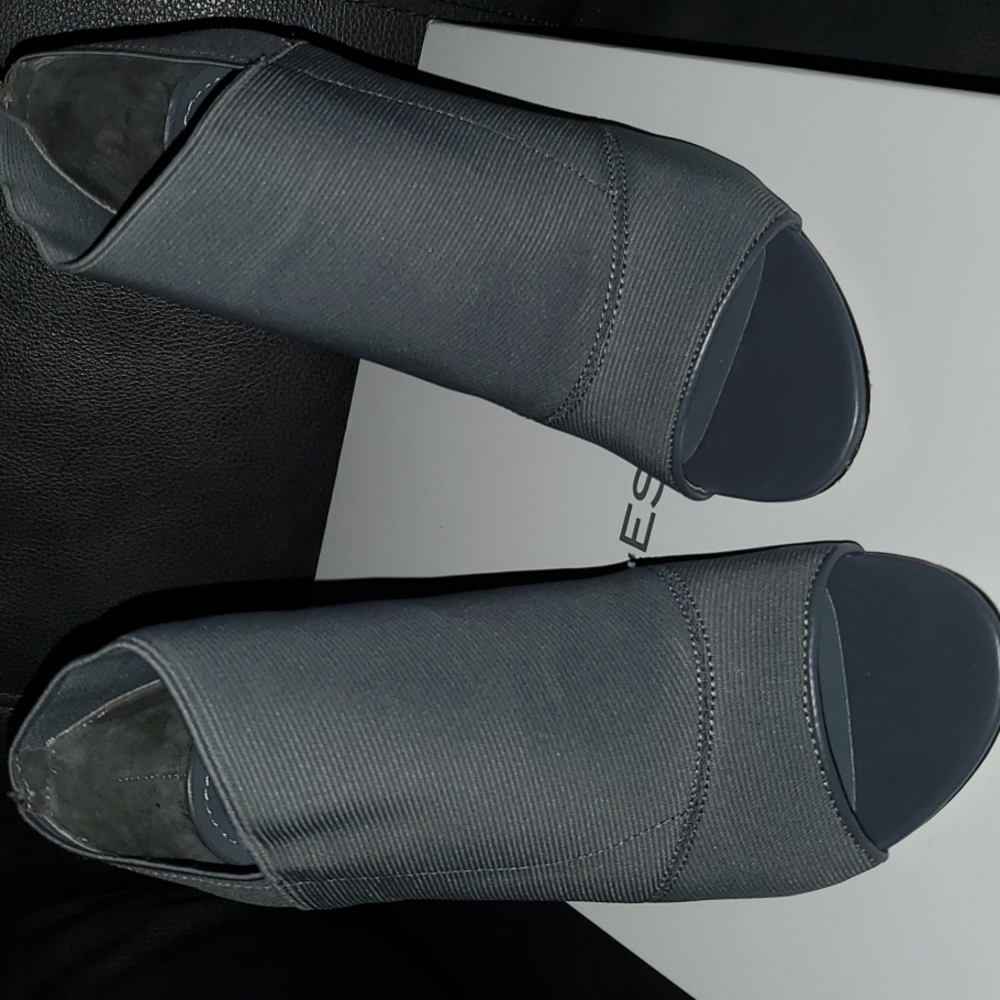 Charles David (Diana) Grey booties Sz 6.5